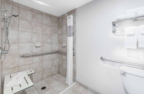 Bismarck Hotel | Days Inn by Wyndham Bismarck