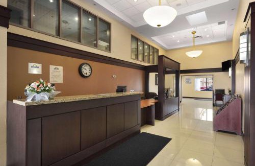 Brampton Hotel | Days Inn by Wyndham Brampton