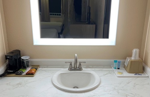Branson Theater District Hotel | Days Inn by Wyndham Branson near Theatre District
