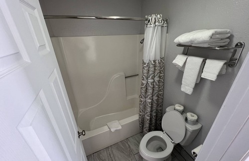 Branson Theater District Hotel | Days Inn by Wyndham Branson near Theatre District