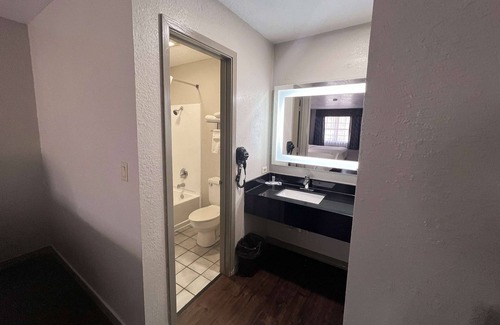 Canton Hotel | Days Inn by Wyndham Canton
