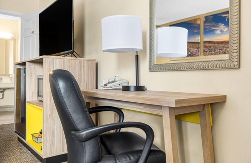Fort Wayne Hotel | Days Inn by Wyndham Fort Wayne