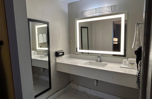 Goose Creek Hotel | Days Inn by Wyndham Goose Creek