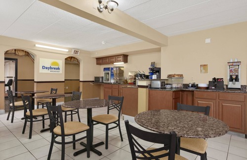 Hagerstown Hotel | Days Inn by Wyndham Hagerstown I-70