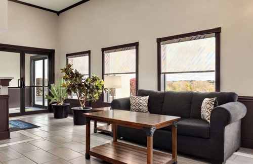 Hillsboro Hotel | Days Inn by Wyndham Hillsboro