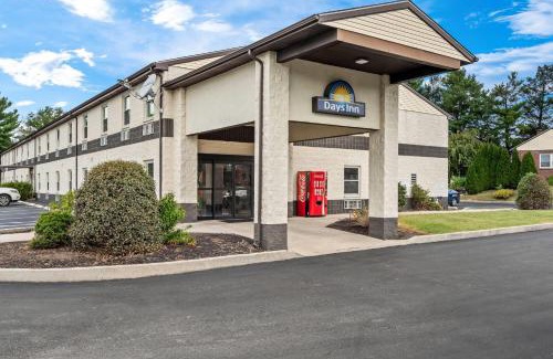 Witmer Hotel | Days Inn by Wyndham Lancaster PA Dutch Country