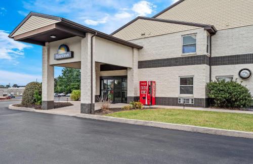 Witmer Hotel | Days Inn by Wyndham Lancaster PA Dutch Country