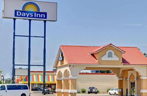Edgewood Hotel | Days Inn by Wyndham Louisville Airport Fair and Expo Center