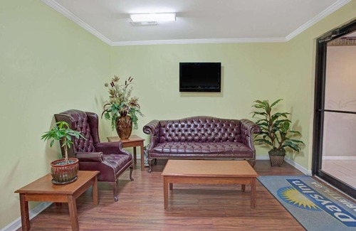 Marietta Hotel | Days Inn by Wyndham Marietta White Water