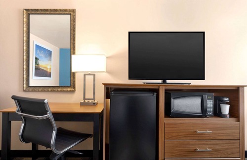Middletown Hotel | Days Inn by Wyndham Middletown/Newport Area
