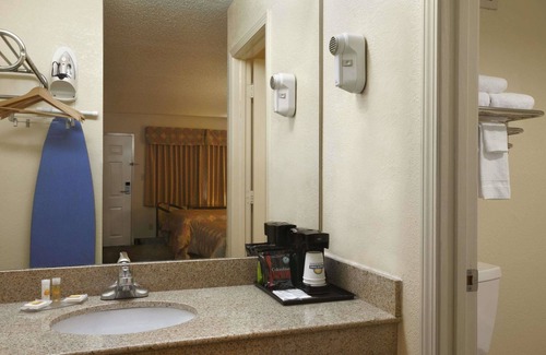 Nashville Hotel | Days Inn by Wyndham Nashville Airport