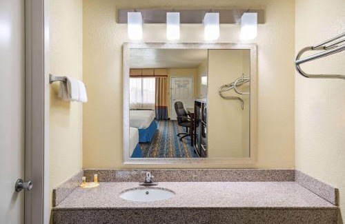 West San Antonio Hotel | Days Inn by Wyndham Near Seaworld San Antonio