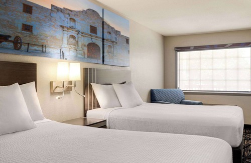 Wetmore Hotel | Days Inn by Wyndham San Antonio Near Fiesta Park
