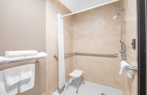 Watertown Hotel | Days Inn by Wyndham Watertown