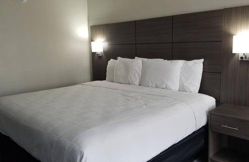 North Charleston Hotel | Days Inn & Suites by Wyndham Charleston Airport West