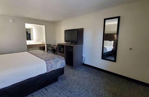 North Charleston Hotel | Days Inn & Suites by Wyndham Charleston Airport West
