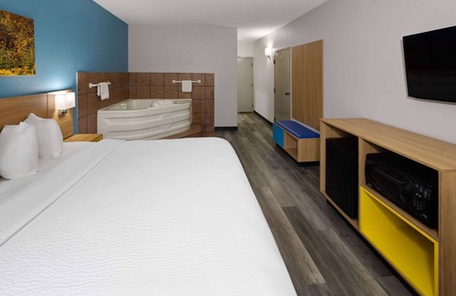 Indianapolis Hotel | Days Inn & Suites by Wyndham Northwest Indianapolis