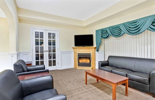 Stockbridge Hotel | Days Inn & Suites by Wyndham Stockbridge South Atlanta