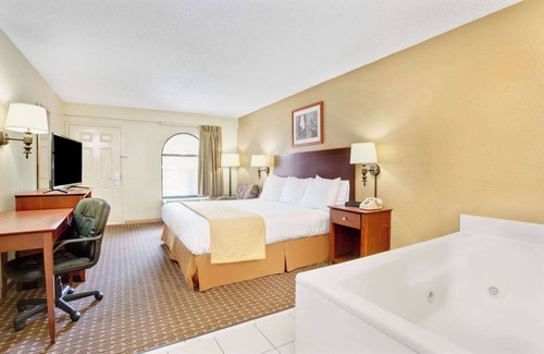Stockbridge Hotel | Days Inn & Suites by Wyndham Stockbridge South Atlanta
