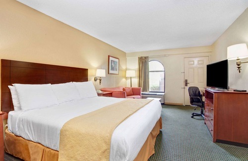 Stockbridge Hotel | Days Inn & Suites by Wyndham Stockbridge South Atlanta