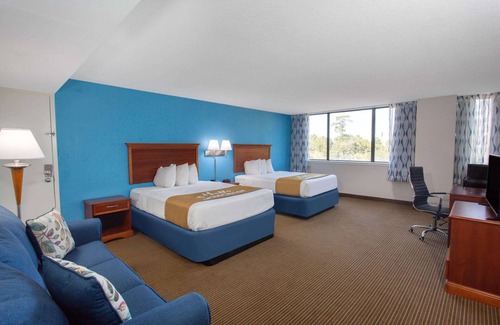 Tallahassee Hotel | Days Inn & Suites by Wyndham Tallahassee Conf Center I-10