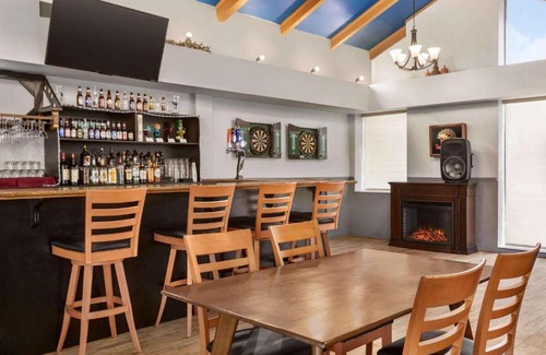 Moncton Hotel | Days Inn & Suites by Wyndham Moncton