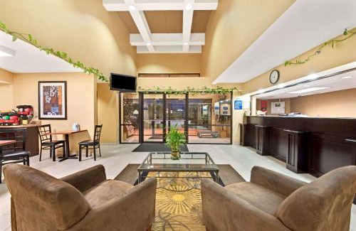 DeSoto Hotel | Days Inn & Suites by Wyndham DeSoto
