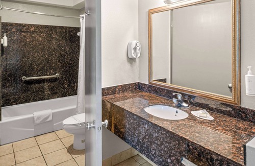 Artesia Hotel | Days Inn & Suites by Wyndham Artesia