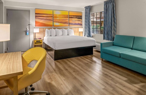 Artesia Hotel | Days Inn & Suites by Wyndham Artesia