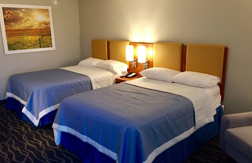 Springdale Hotel | Days Inn & Suites by Wyndham Cincinnati North
