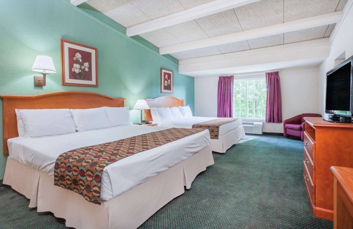 Lexington Hotel | Days Inn & Suites by Wyndham Lexington