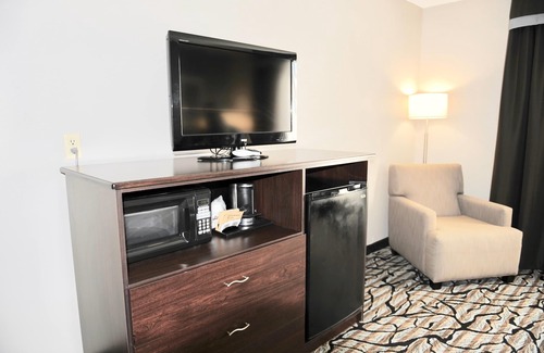 Rib Mountain Hotel | Days Inn & Suites by Wyndham Wausau
