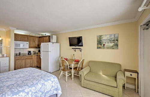 Lenox Park Apartment | Daytona Beach Studio with Oceanfront Balcony and Pool!