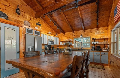 Blue Ridge Cabin | DAZE AT THE RIVER