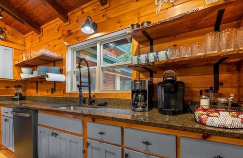 Blue Ridge Cabin | DAZE AT THE RIVER