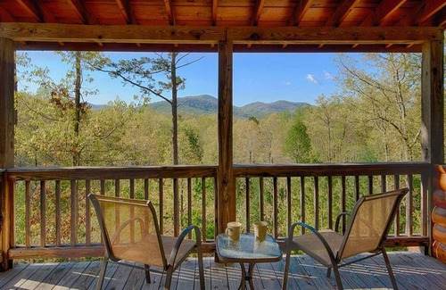 Morganton Cabin | Daze Off by Escape to Blue Ridge