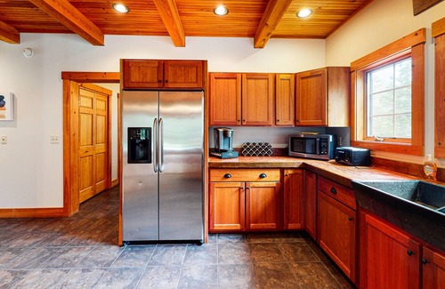 Kingfield House | Dazzling dog-friendly lodge with stunning views, game room, firepit & W/D