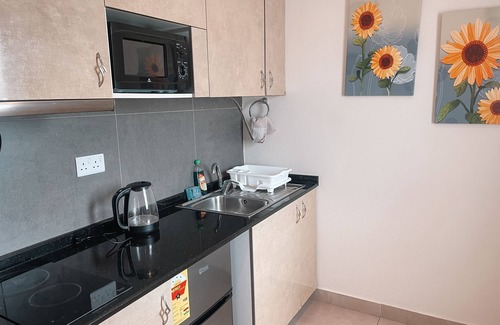Greenhill Apartment | Dazzling studio near Airport