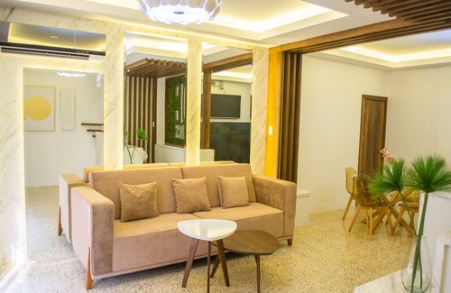 Simon Bolivar House | DC Suites Aeropuerto