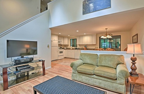 Pocono Lake Cottage | Deck & Fire Pit: Pocono Lake Home Near Skiing!