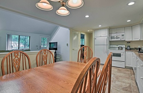 Pocono Lake Cottage | Deck & Fire Pit: Pocono Lake Home Near Skiing!