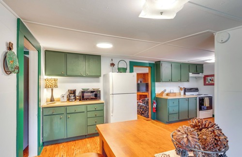 Fowlstown Cabin | Deck & Grill: Thomasville 'House in the Pines'