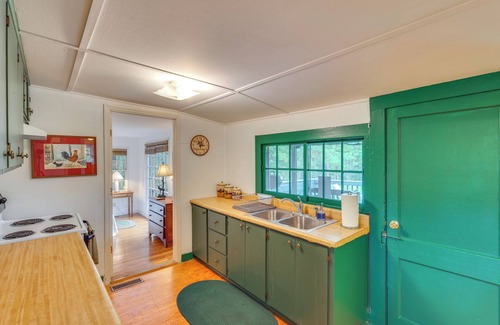Fowlstown Cabin | Deck & Grill: Thomasville 'House in the Pines'