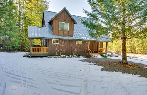 Packwood House | Deck, Hot Tub and Fire Pit Mtn-View Packwood Cabin
