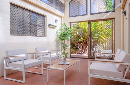 Robertson House | Decorated with love! 4BD Family House w/Pool