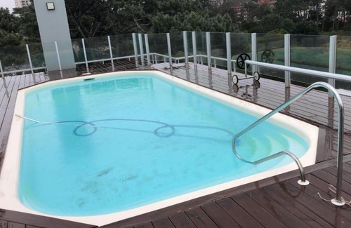 Aidy Grill Apartment | Deep blue punta