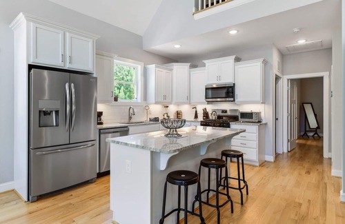 Macon House | Deep Water, Heated Pool, Firepits, Deep Water, Kayaks, Pool Table, Sundeck