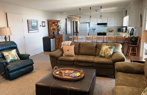 Summerton House | Deep water Lake Marion house. 4BR 2.5BA. Fish off dock. Nearby Golf. SUNSETS