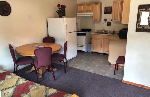 Red River Cabin | Deer Lodge