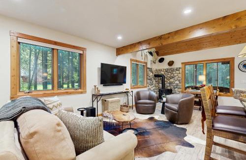Bigfork House | Deer Pine Cabin